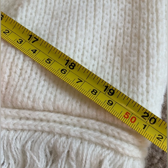 girls cape white knit Poncho w arm holes & fringe no label Timeless vintage 3T - Picture 8 of 8